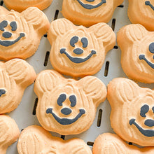 Load image into Gallery viewer, 10 Mouse Pumpkin Bath Bombs