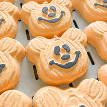 Load image into Gallery viewer, 10 Mouse Pumpkin Bath Bombs