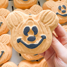 Load image into Gallery viewer, 10 Mouse Pumpkin Bath Bombs