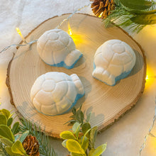 Load image into Gallery viewer, Igloo Bath Bomb