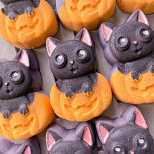 Load image into Gallery viewer, Pumpkin Cat Bath Bomb
