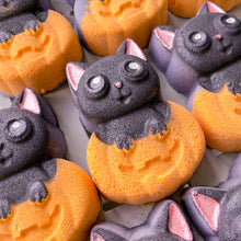 Load image into Gallery viewer, Pumpkin Cat Bath Bomb