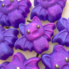 Load image into Gallery viewer, 10 Shimmering Bat Bath Bombs