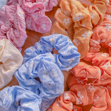 Load image into Gallery viewer, Shower Scrunchie