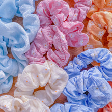 Load image into Gallery viewer, Shower Scrunchie