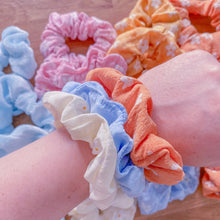 Load image into Gallery viewer, Shower Scrunchie