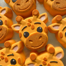 Load image into Gallery viewer, 10 Giraffe Bath Bombs