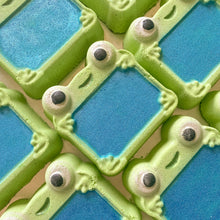 Load image into Gallery viewer, Lily Pad Bath Bomb