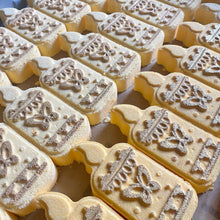 Load image into Gallery viewer, Miracle Candle Bath Bomb