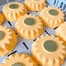 Load image into Gallery viewer, Sunny Sunflower Bath Bomb