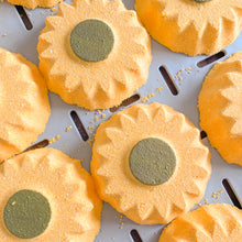 Load image into Gallery viewer, Sunny Sunflower Bath Bomb
