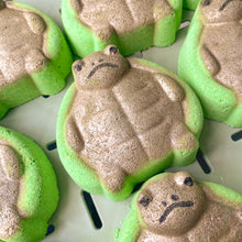 Load image into Gallery viewer, Grumpy Tortoise Bath Bomb
