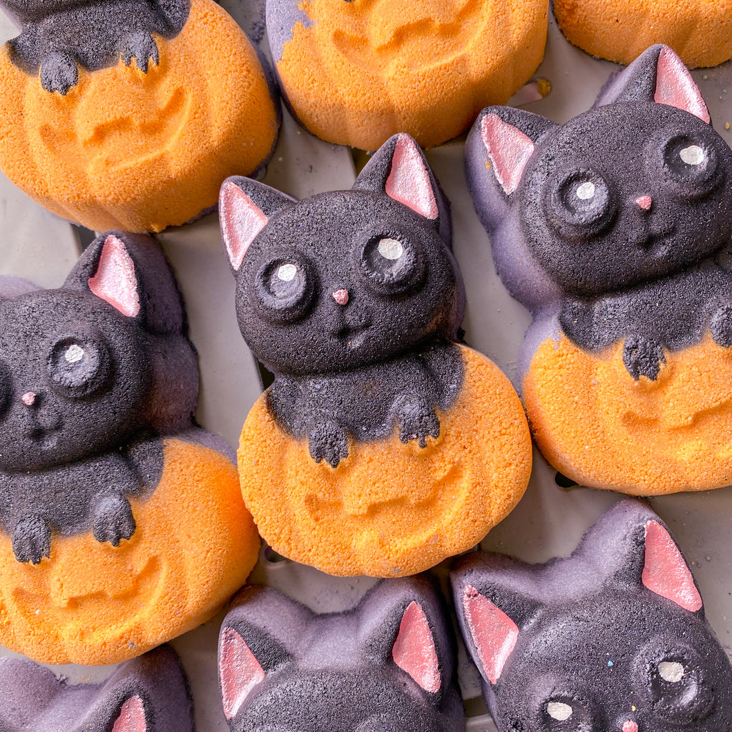 Pumpkin Cat Bath Bomb
