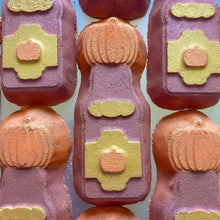 Load image into Gallery viewer, 10 Pumpkin Juice Bath Bombs
