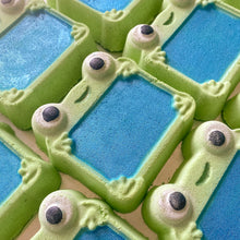 Load image into Gallery viewer, Lily Pad Bath Bomb
