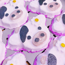 Load image into Gallery viewer, Daisy Cow Bath Bomb
