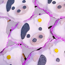 Load image into Gallery viewer, Daisy Cow Bath Bomb
